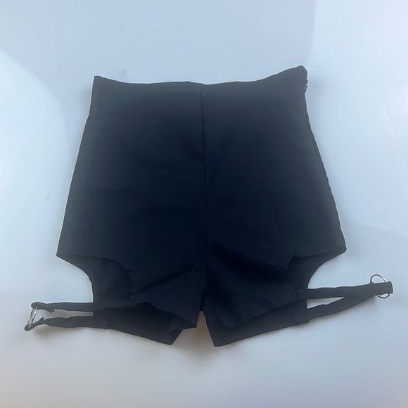 Mue New York Cut out Shorts - Picture 1 of 4
